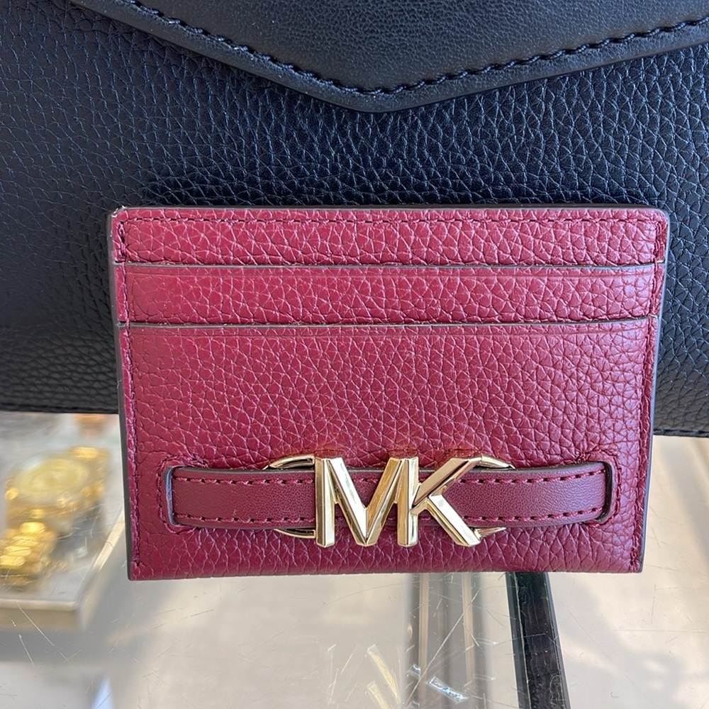 MICHAEL KORS
Reed Large Pebbled Leather Card Holder Case
Dark Cherry
NWT - Picture 16 of 16